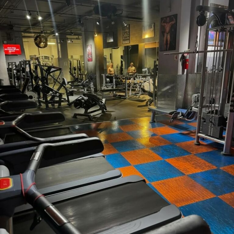 #independenttrainingspot #independenttraininggym #independenttrainer #nycpersonaltrainer #nycfitnesscoach #nycfitness #nycfitnesstrainer
#ighealth #fitfam #fitlife #fitspiration #fitnessaddict #fitspo #instagood #Midcitygym
.
.
Photo credit: @gymcrasher