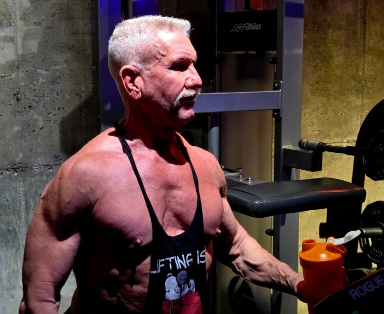 Great relaxed of Dan "Dr. Muscle". Always looking good!
.
.
#midcitygym ##nycgym #fitnessover50