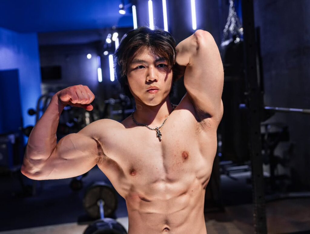 Ethan Kim looking Ripped at Mid City Gym!
.
.
#nycgym #midcitygym #summerready